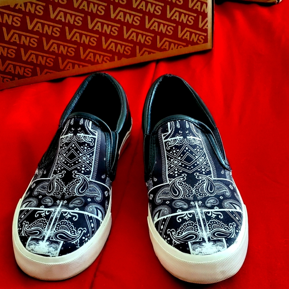Slip-on Vans-type vegan leather. Size 7W/5M. Like new!